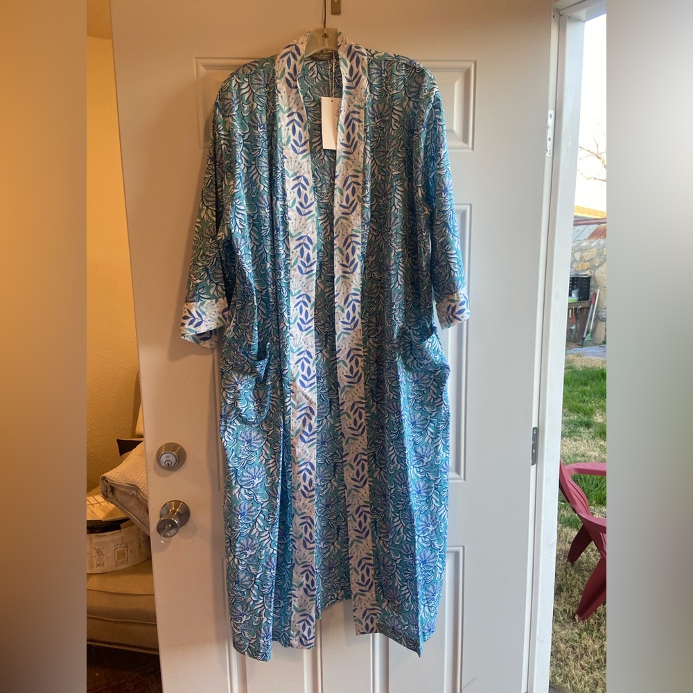 Lime tree design robe